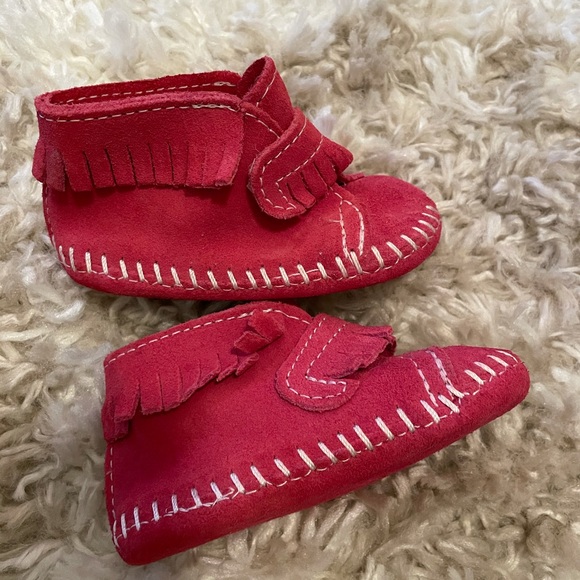 Minnetonka Toddler Suede Leather Moccasin Bootie w/fringe-Sz 3-New without tags - Picture 3 of 10